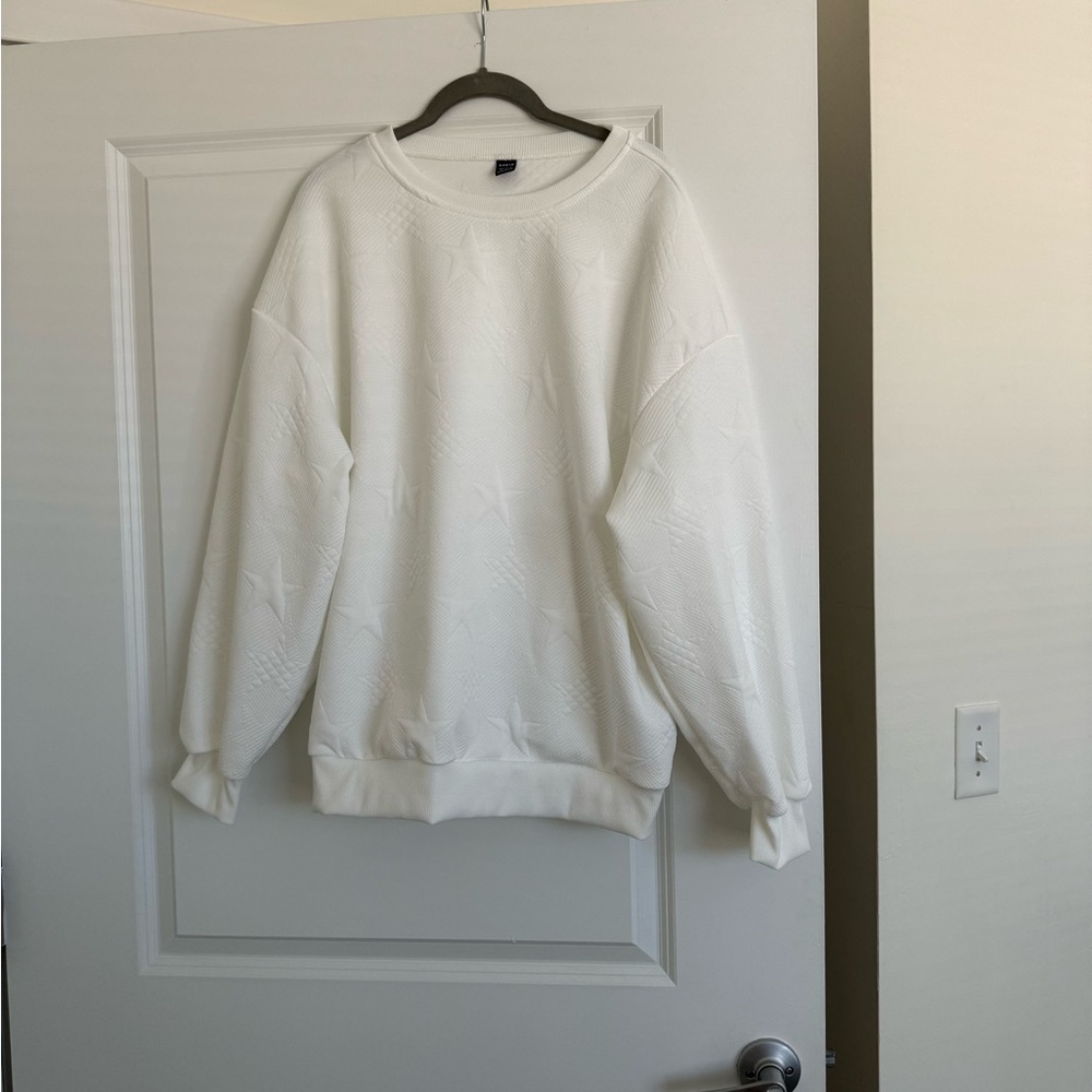 NWOT🔥🔥 White star design sweatshirt